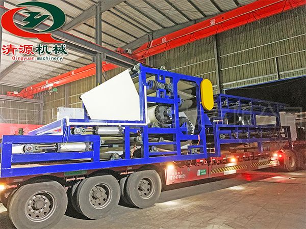 今日深夜發(fā)貨濰坊壽光客戶(hù)的洗砂廢水帶式壓濾機(jī)